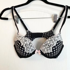 Like NEW, Body by Victoria’s Secret Bra.32B.